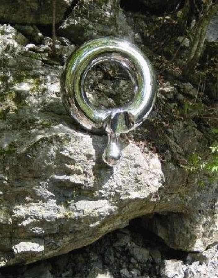 源流地点モニュメント